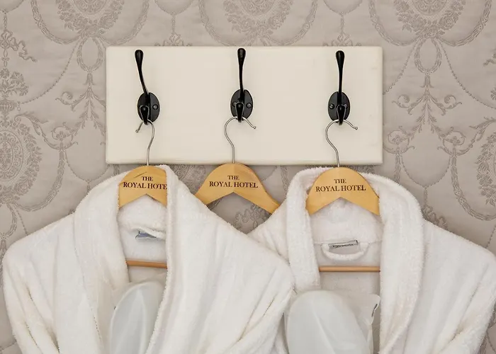 Top Bath Central Hotels for Immersive City Experience