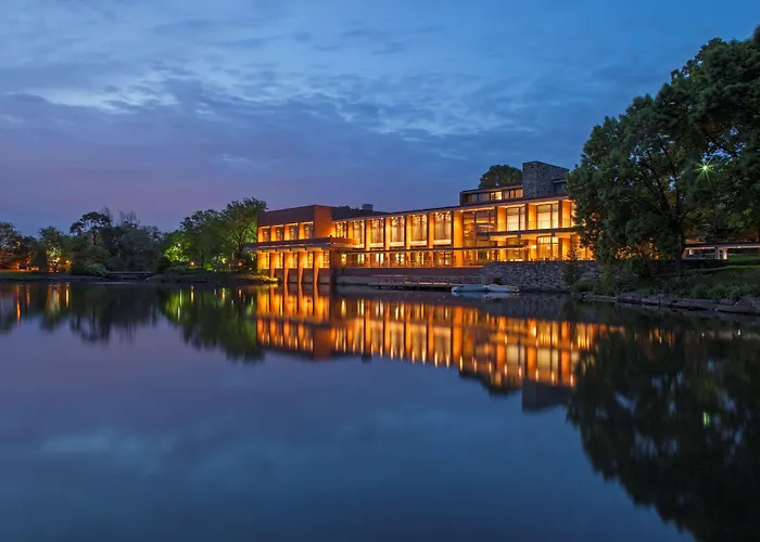 Best Hotels in Oak Brook IL for a Delightful Stay